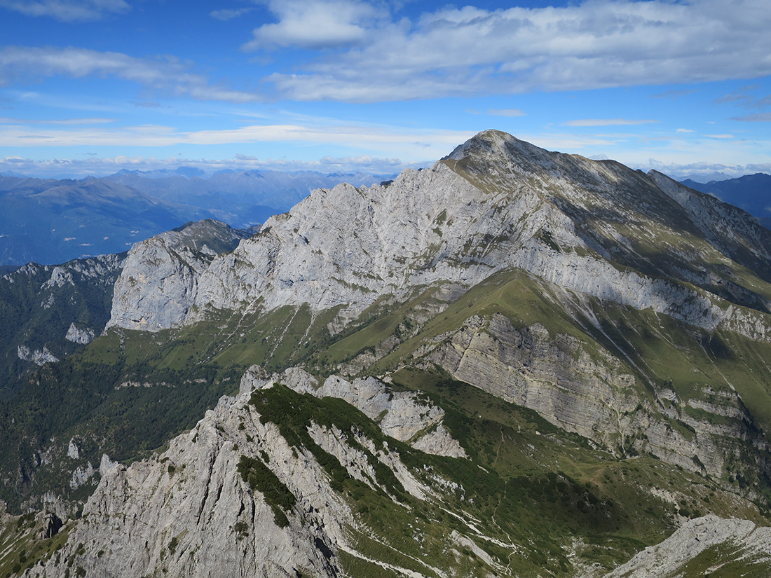 grigne044.jpg - Der Nachbargipfel der großen Grigna, dem höchsten Berg der Gegend.