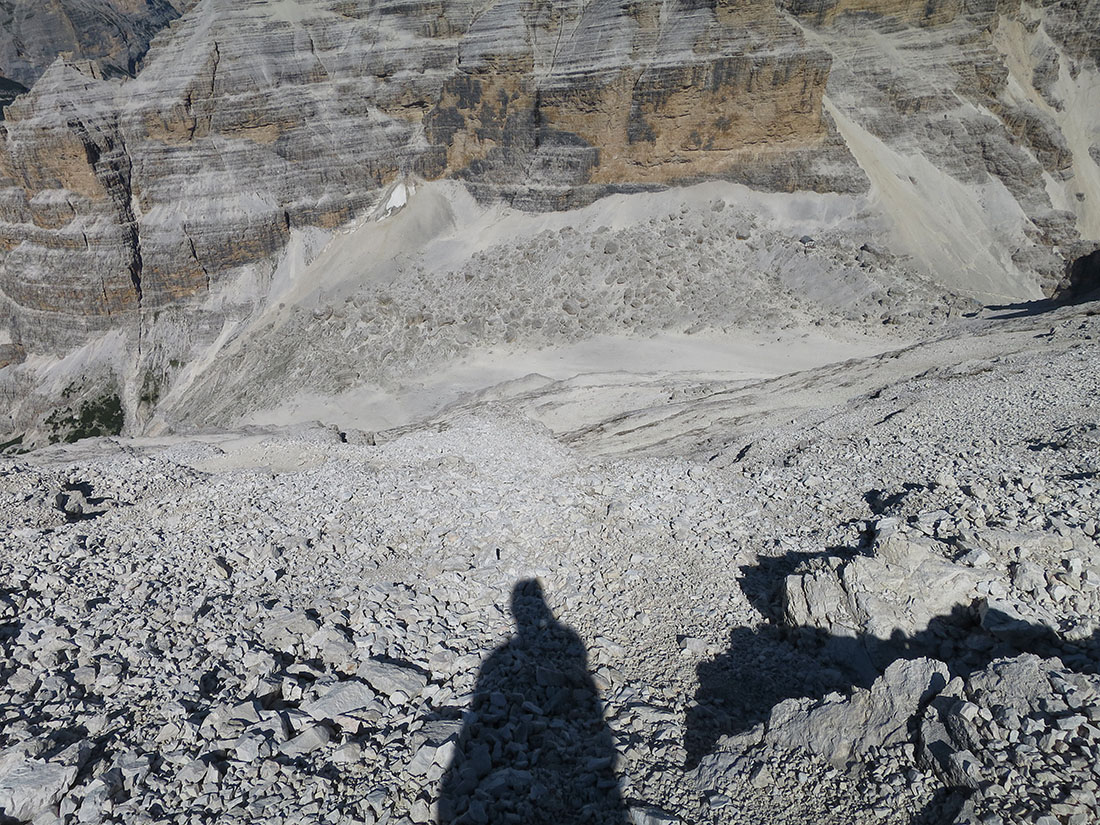 rozes056.jpg - Und wieder Geröll-Leiden zum Rifugio Guissani. Ein sehr unangenehmer, anstrengender Weg.                               