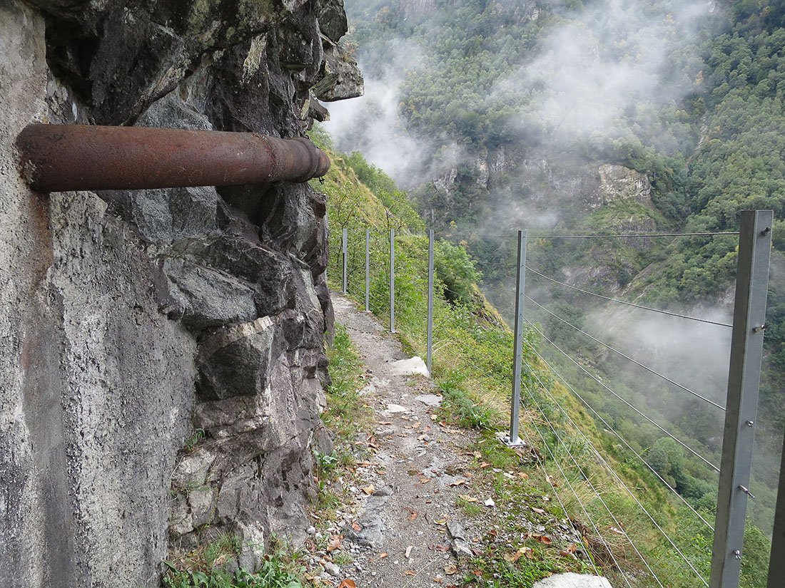 tracc042.jpg - Immer wieder interessante Spuren alter Infrastruktur.                               