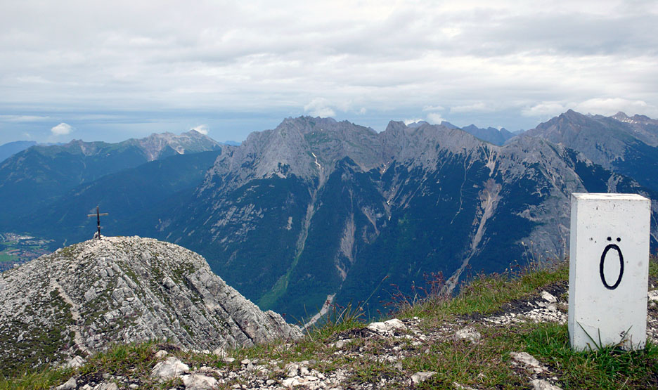 arnspitz07.jpg - Das Ö hat auf dem Weg zum Gipfel das D abgehängt