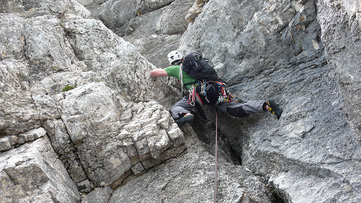 sonntag08.jpg - Markus quetscht und drückt sich die nächste SL mit Durchzwick-Steilstufen rauf.