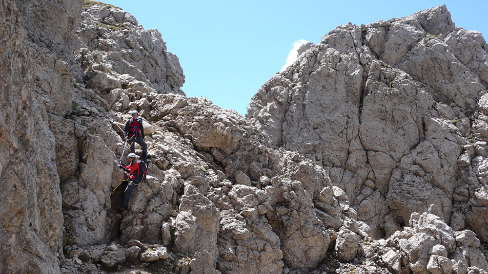 masare030.jpg - Der Einstieg in den Klettersteig ist schon die erste Überraschung und wir sind erst mal dran vorbeigelaufen.