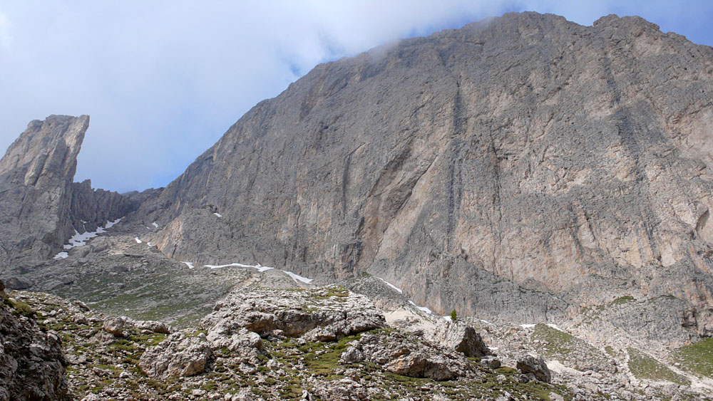 gartl01.JPG - Nach der Rotwandhütte geht es unter der Ostwand der Rotwand vorbei. Hier wartet das Projekt "Rizzi-Führe", die ich mit Erich noch machen möchte.