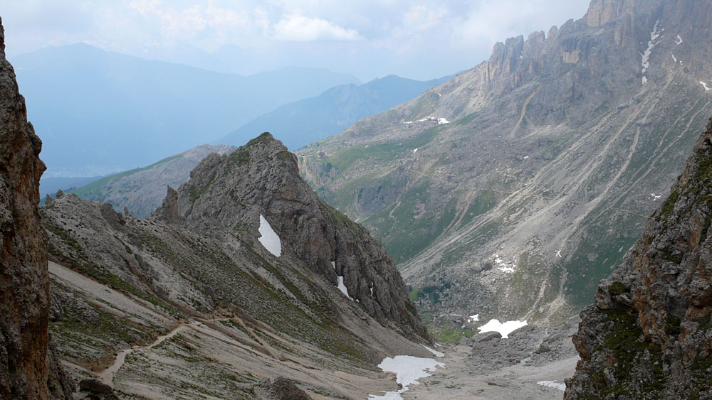 gartl25.JPG - Vom der Zigolade-Scharte Rückblick zur Rotwandhütte. Wer weiß wo sie ist, der findet sie auch :-)