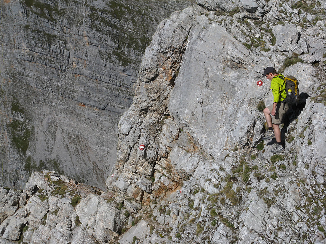 breithorn114.JPG - Erst geht es über steile Brösel um ein Eck herum.