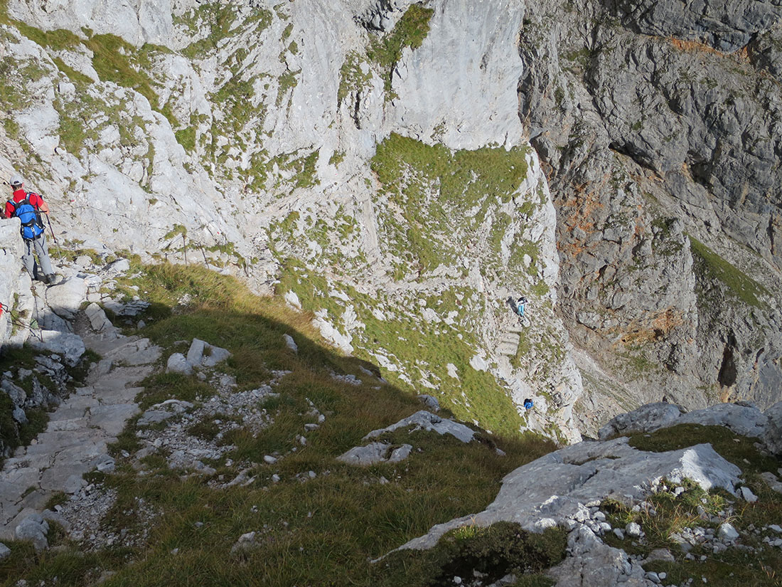 breithorn176.JPG - Der Abstieg vom Riemannhaus ist ein Treppenhaus.                               