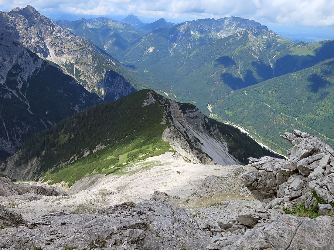 kreuz006.jpg - Einige Stufen in anregender Kraxeleit überwunden.                               