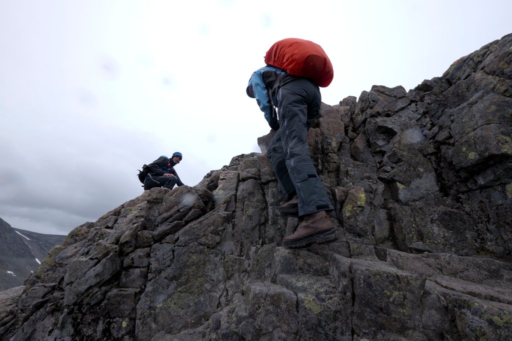 norw_0188.jpg - Es fing leider mal wieder zu Regnen an und die Kraxelei wurde zunehmend ungemütlich. Das Thermometer näherte sich der 0.