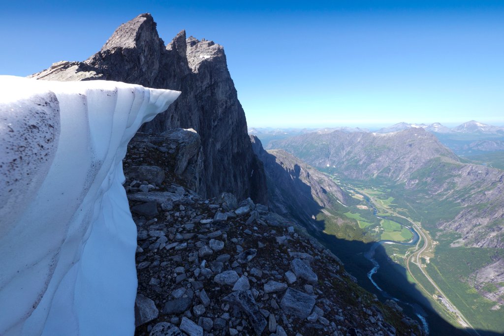norw_0240.jpg - Dieses Schneefeld bitte einprägen, wir brauchen es gleich noch.