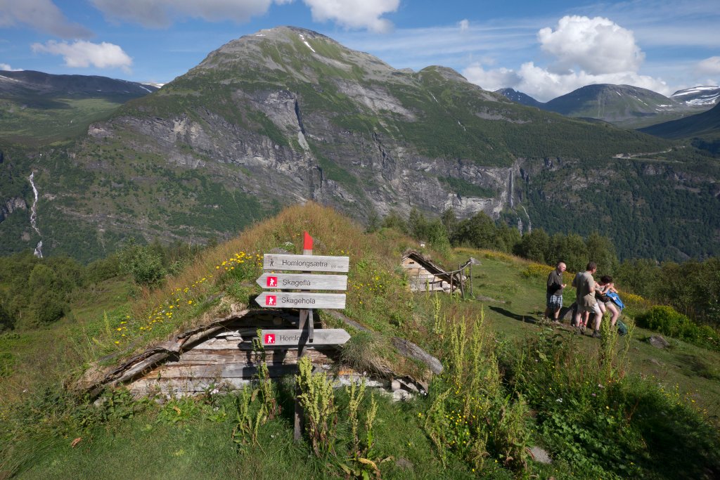 norw_0352.jpg - Im Geiranger gab es Farmen an den unmöglichsten Plätzen.