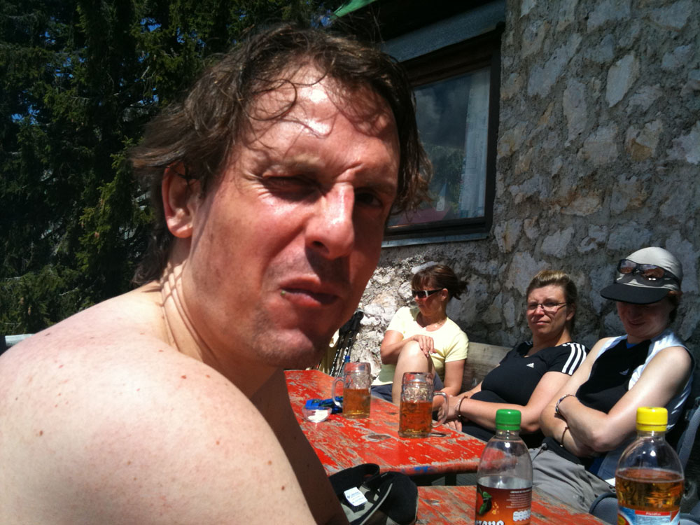 säuling020.JPG - Der Alpengeist fühlt sich beim Essen gestört.