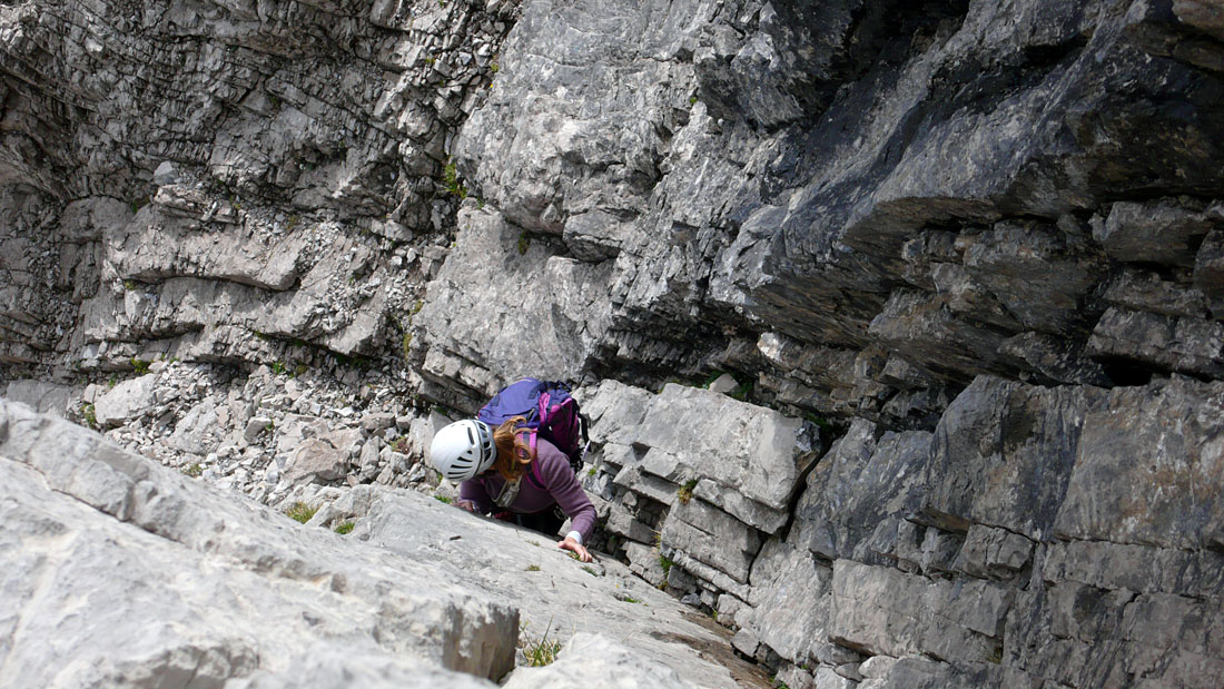 wolfebner08.jpg - Die Rissverschneidung (IV) gibt's nicht geschenkt und die Absicherung ist keinesfalls luxuriös.
